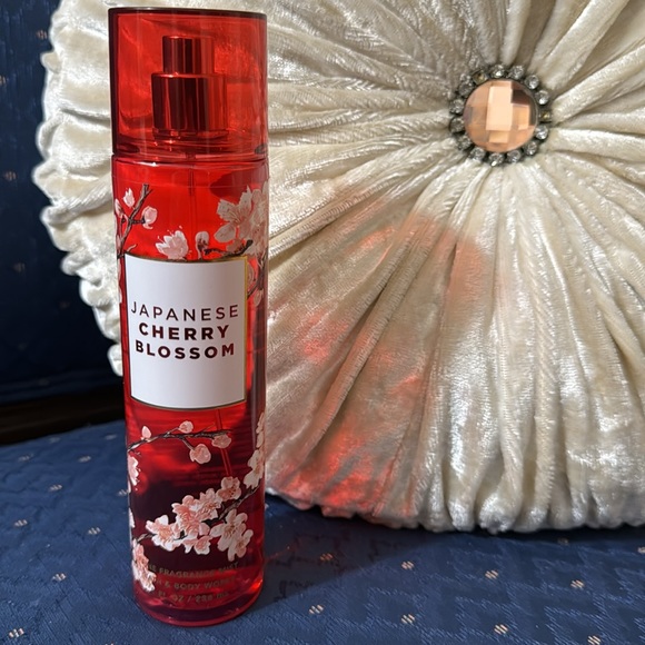 BATH & BODY WORKS SET. . . JAPANESE CHERRY BLOSSOM SCENT - Picture 5 of 6